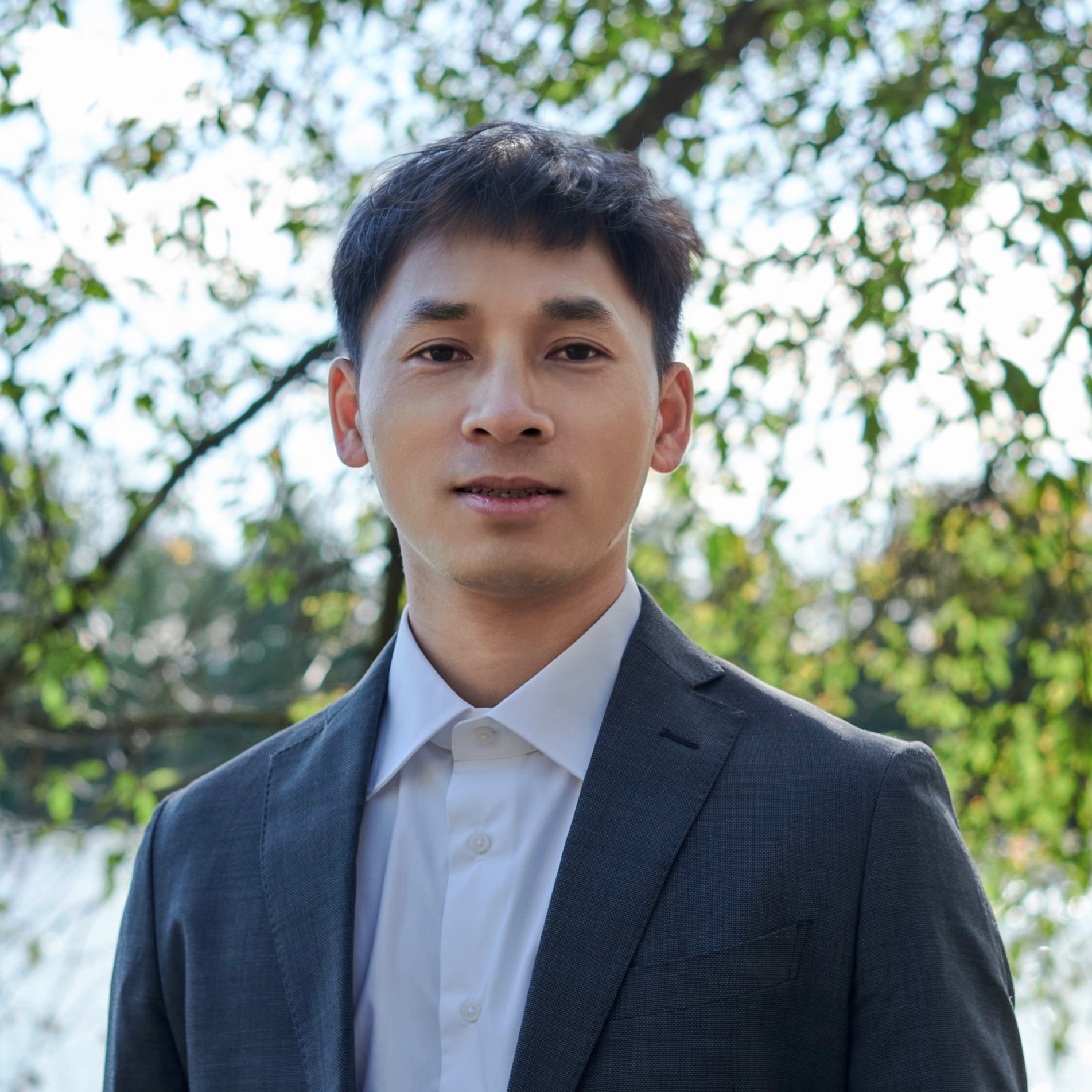 Qinglong Lu (卢庆龙)